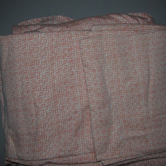 QUEEN SIZE SHEET SET - WITH 2 PILLOW CASES - Picture 3 of 5
